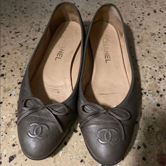 CHANEL Flats - Picture 1 of 5